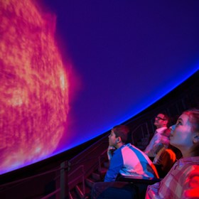 Los estudiantes pueden explorar los límites exteriores del sistema solar con la NASA.