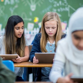 4 cosas para saber sobre la enseñanza de la alfabetización digital a los refugiados