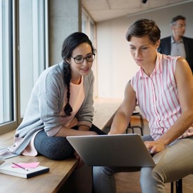 La equidad digital comienza con los docentes en formación.