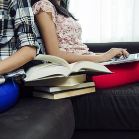 Voltear las tareas de lectura y hacerlas interactivas. Voltear las tareas de lectura y hacerlas interactivas.