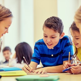 Guide students to find solutions to digital citizenship problems Guide students to find solutions to digital citizenship problems