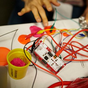 Encienda STEM con STEAM para que todos los estudiantes se involucren Encienda STEM con STEAM para que todos los estudiantes se involucren