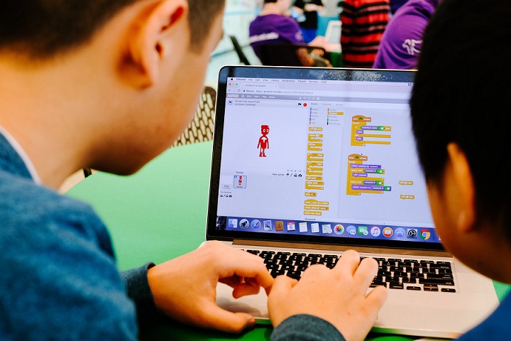 Kids programming with Scratch
