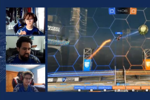 tres personas en una pantalla juegan un videojuego en línea