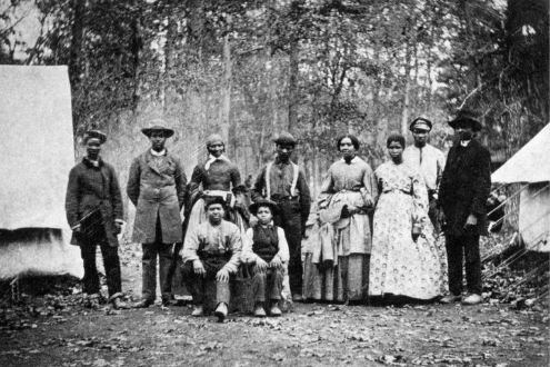 Esta foto del Museo Smithsonian muestra esclavos liberados después del decimonoveno